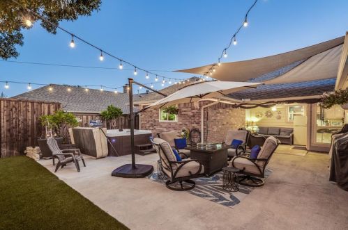 1521 Barclay Dr, Carrollton TX 75007-2836 exterior