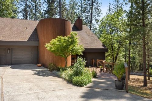 635 Country Rd, Meadow Vista, CA 95722-9502