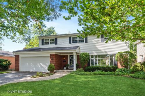 1336 Hawthorne Ln, Glenview, IL 60025-3145