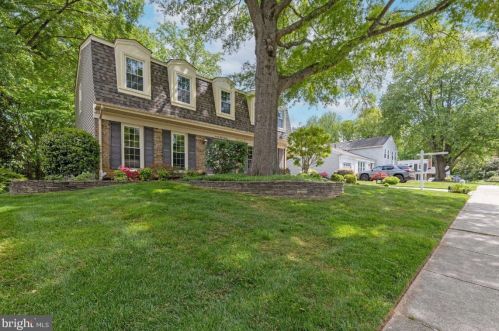 7313 Langsford Ct, Springfield, VA 22153-1536