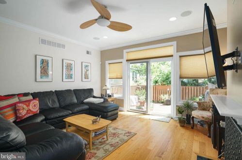 809 20 St, Philadelphia PA 19130-2025 exterior