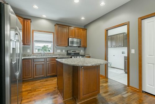 2160 Cedar Grove Trl, Saint Paul MN  55122-1543 exterior