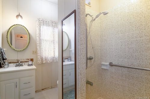 3136 Alika Ave, Honolulu HI  96817-1103 exterior