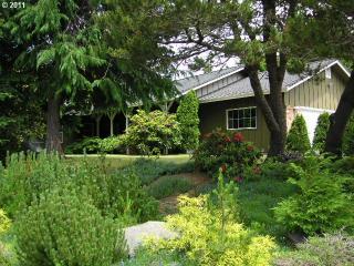 4878 Rhododendron Loop, Florence OR  97439-9007 exterior
