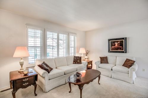 7186 Bentley Cir, Englewood CO 80112-1186 exterior