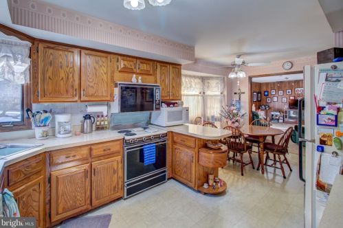 11 Cavalier Dr, Trenton NJ  08619-1357 exterior