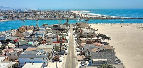 3534 Ocean Dr, Oxnard CA  93035-4345 exterior