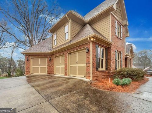 724 Old Tucker Rd, Stone Mountain, GA 30087-2822