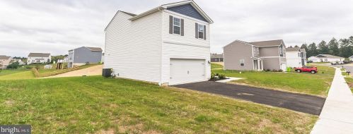 547 4th St, New Schaefferstown, PA 19506-9560