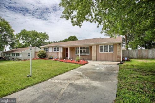 1400 Karen Dr, Harrisburg, PA 17109-5512