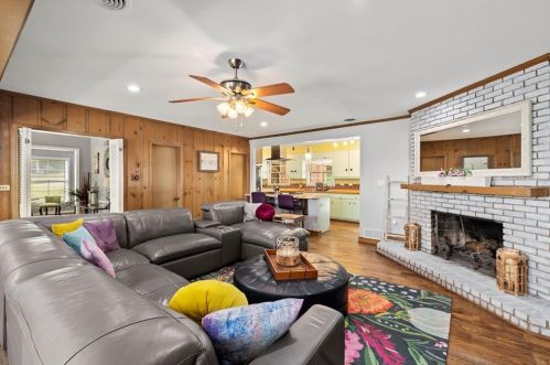 3333 Flowers Dr, Atlanta GA  30337-1001 exterior