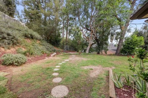 1430 Greenbriar Rd, Glendale CA  91207-1053 exterior