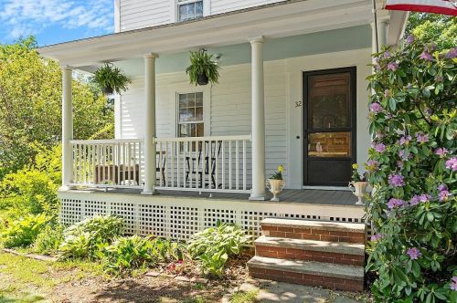 32 Elm St, Plaistow, NH 03865-2209