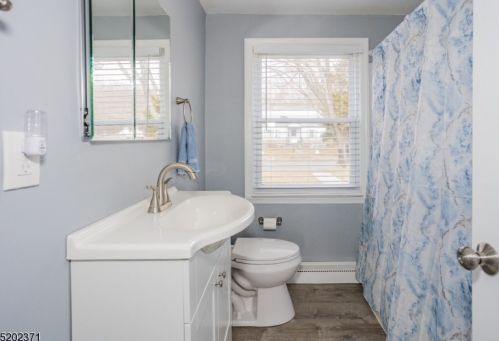 104 Hamilton Dr, Hackettstown NJ  07840-1326 exterior
