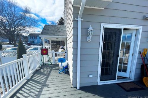 11 Cribbins Ave, Huntington, CT 06484-2203