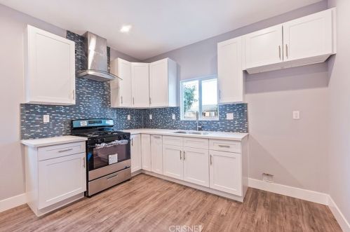 7960 Amestoy Ave, Van Nuys CA  91406-1603 exterior