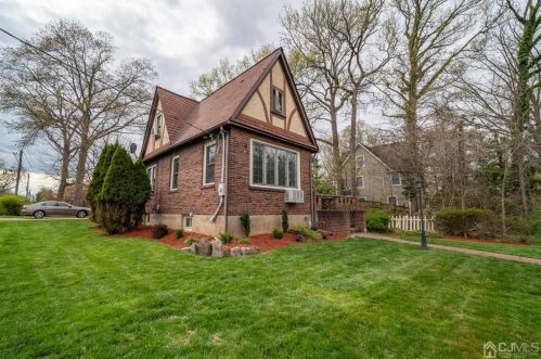 425 Grove Ave, Metuchen, NJ 08840-1124