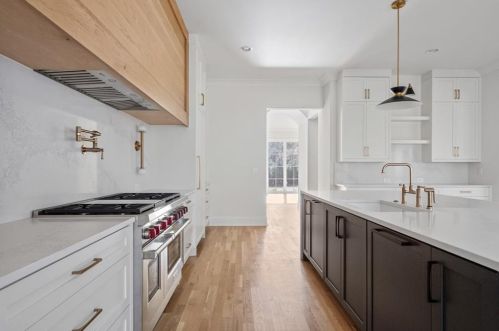 679 Moores Mill Rd, Atlanta GA  30327-0015 exterior