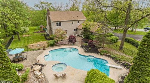 19 Mccatharn Rd, Lebanon, NJ 08833-4102