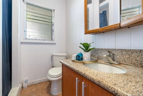 729 Ekela Ave, Honolulu HI 96816-1191 exterior