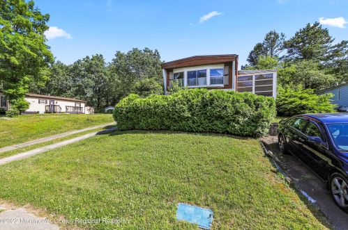 20 Rose Dr, Jackson Twp, NJ 08527-3802