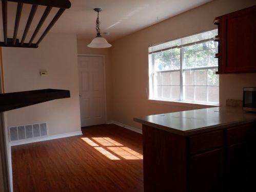 5400 Downs Dr, Austin TX  78721-2208 exterior