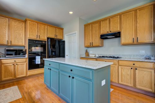 731 Bethel Ave, Lemont, IL 60490-5022