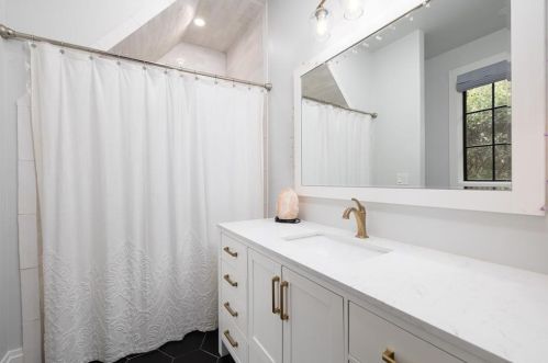 3994 Emma Ln, Atlanta GA  30342-3835 exterior