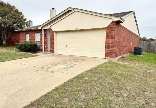 7708 Liz Ln, Fort Worth TX  76148-2421 exterior