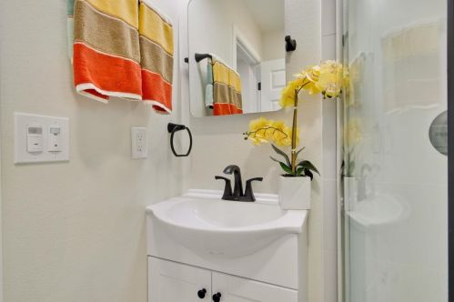 1053 Douglas Ct, San Leandro CA  94577-1469 exterior