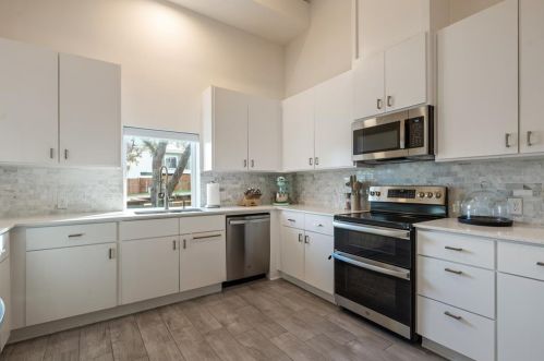 5008 Baker St, Austin TX  78721-1511 exterior