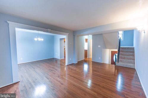 5047 Harford Ln, Springfield, VA 22015-1509