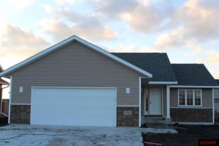 804 Fieldcrest Dr, Mankato, MN 56001