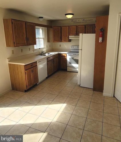 75 Leatherman Dr, Falling Waters WV  25419-7601 exterior