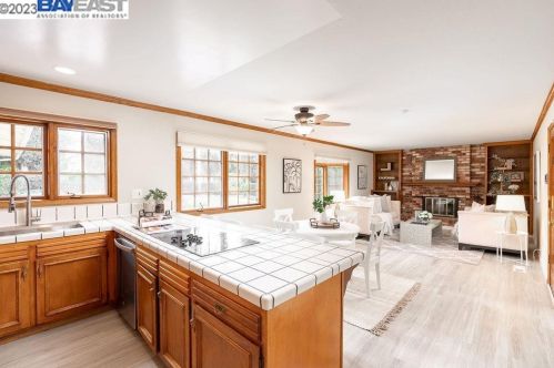 5016 Woodthrush Rd, Pleasanton, CA 94566-4619