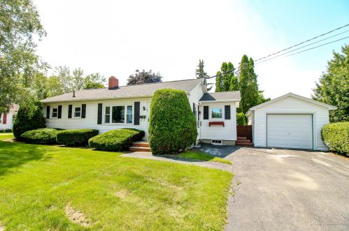 26 Capri St, Brewer, ME 04412-1337