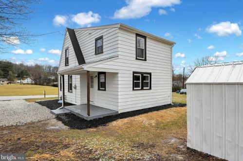 3489 Lower Glades Rd, York PA  17406-6930 exterior