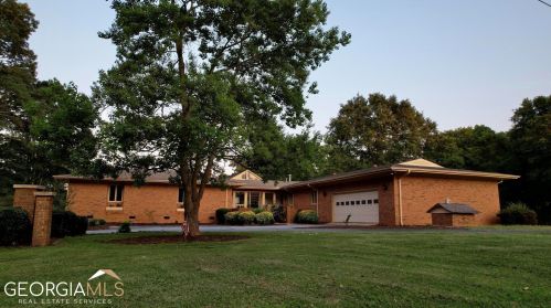 194 Golfview Dr, Hartwell, GA 30643-4765