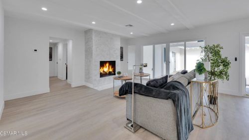 3096 Reservoir Dr, Simi Valley CA  93065-1001 exterior