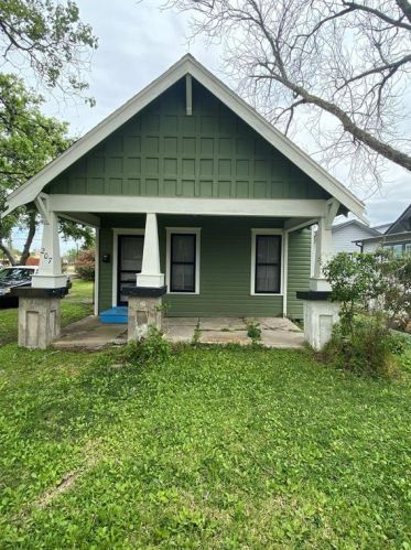 207 1st St, Morgans Point TX  77571-3403 exterior
