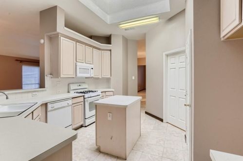 1401 Summerhill Dr, Carrollton TX 75007-6049 exterior