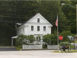 6 Elm St, Freedom, NH 03836-5101