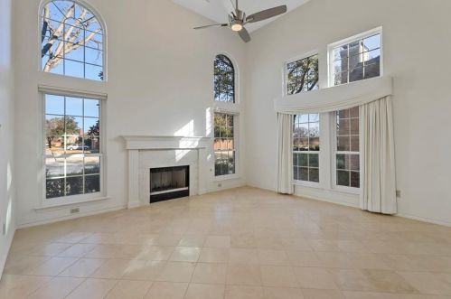 812 Santa Fe Trl, Irving TX  75063-4692 exterior