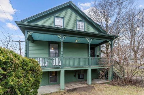 2 Bicknell Ave, Warwick, RI 02818-3923