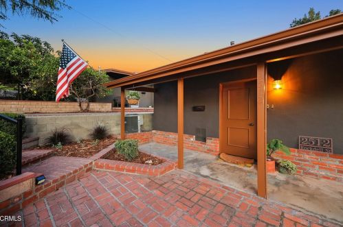 2512 Rockdell St, Glendale CA 91214-2221 exterior