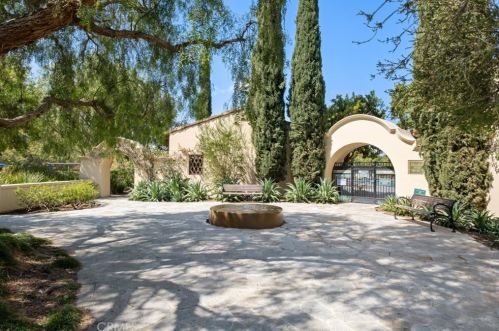 16 Dreamlight, Irvine CA  92603-4258 exterior