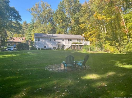 14 Theodore Rd, Huntington, CT 06484-2511