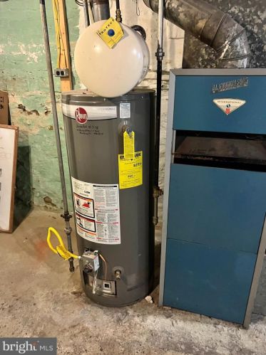 239 Pine St, Lancaster PA  17603-3434 exterior