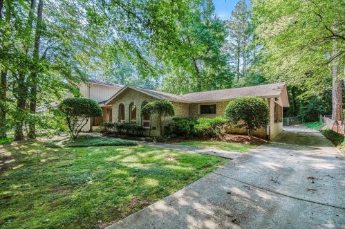 2809 Glade Springs Dr, Atlanta, GA 30345-4029