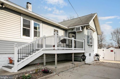 69 Oxford Ave, Gloucester, NJ 08030-1237